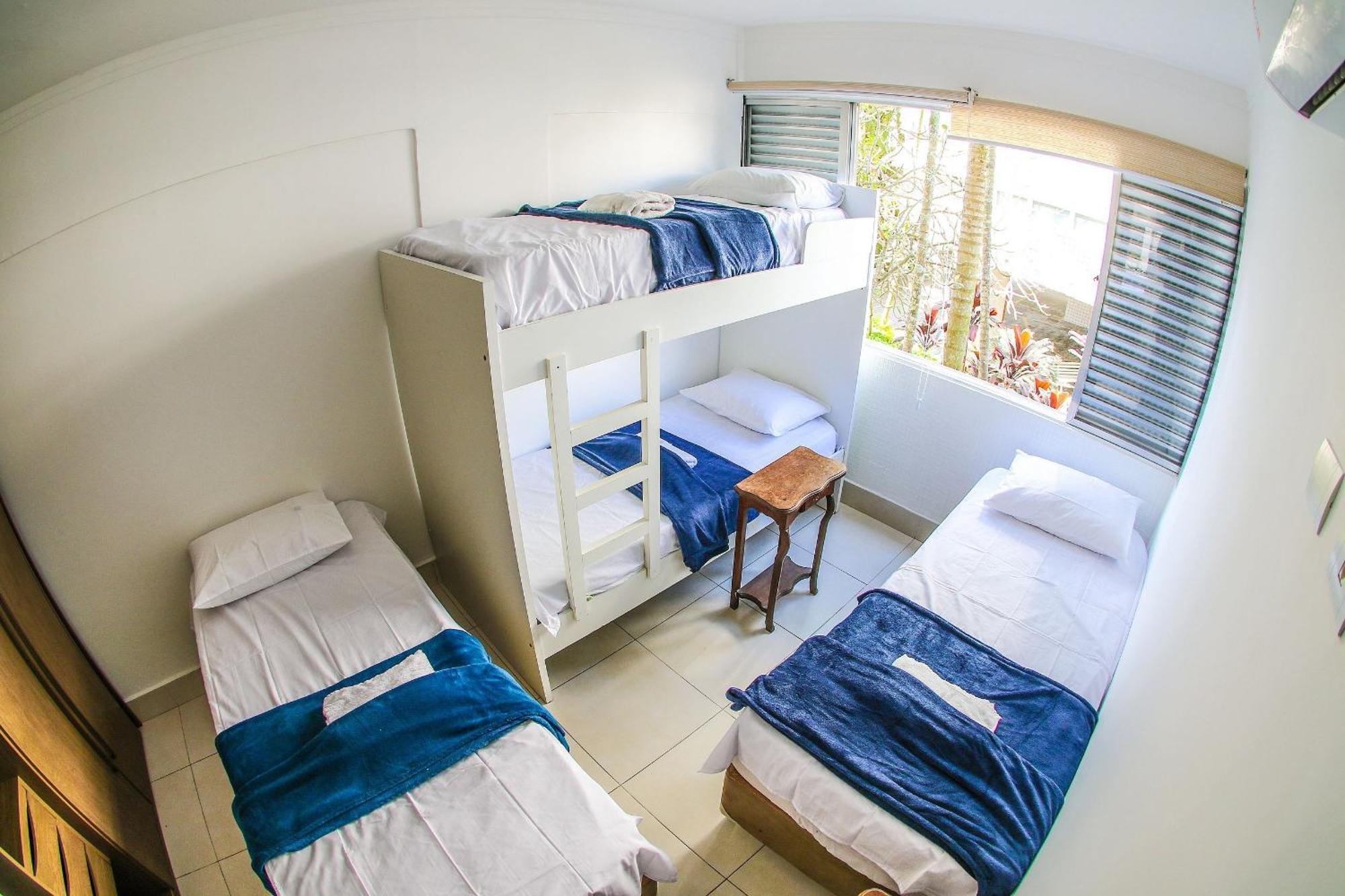 Pe Na Areia: Beachfront Guarujá Apartment with AC and Parking Exterior photo